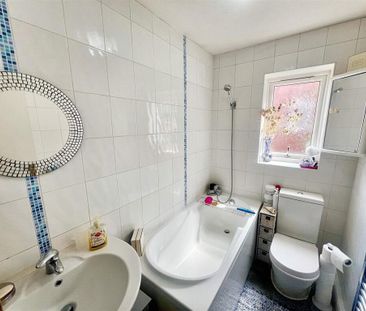 3 bedroom semi-detached house to rent - Photo 6