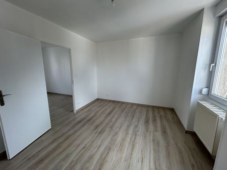 Location Appartement 3 pièces 52m² LE CREUSOT 71200 - Photo 3