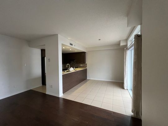 Laval (Chomedey) (Carrefour Saint-Martin) - Photo 1