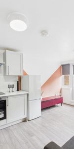 1 bedroom in a house share to rent - Photo 4