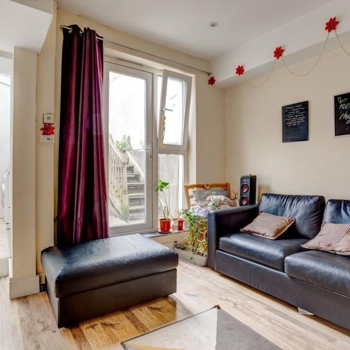 5 bedroom end of terrace house to rent - Photo 1