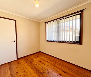 Neat and Tidy Villa in Great Location! - Photo 5