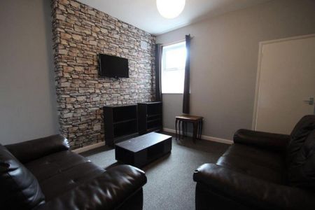 3 bedroom terraced house to rent - Photo 2