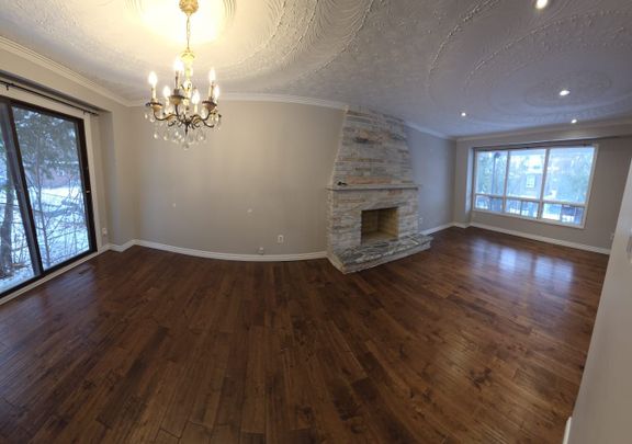 For Lease - 9 Ontario Street, Mississauga, Ontario - Photo 1