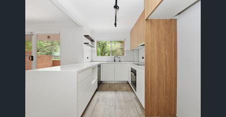 Spacious and light-filled two-bedroom apartment - Photo 3