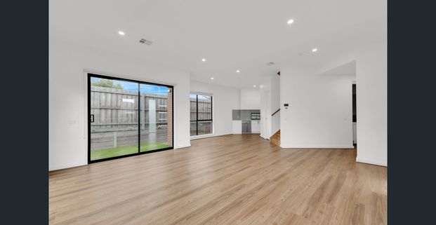 Space, Style & Convenience in a Premium Locale - Photo 1