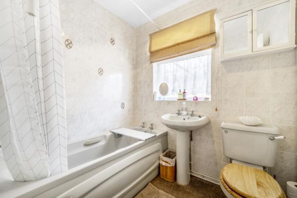 2 bedroom detached bungalow to rent - Photo 1