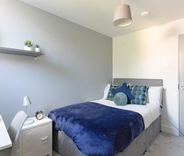 Stansted #70 - Photo 4