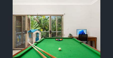 Beautiful 5 Bedroom Family Pool Home|6km to CBD - Photo 3