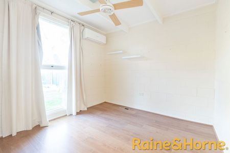 Wonderful Three Bedroom Home - Photo 5