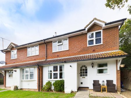 2 bedroom end of terrace house to rent - Photo 2