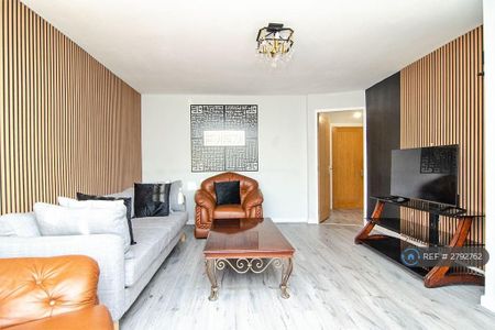 5 bedroom semi-detached house to rent - Photo 2