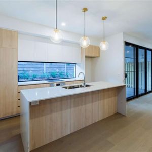 Break Lease Offer - Stunning Townhouse for Rent in Prime Carina Location - Experience Modern Living and Convenience! - Photo 3