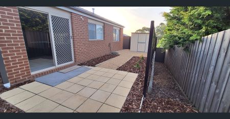 Modern 3 Bedroom House - Photo 2