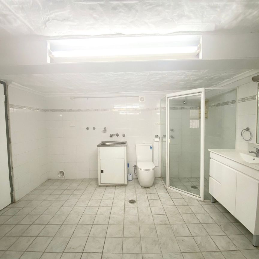 Semi-Attached 3-Bedroom House With Water Included - Photo 1