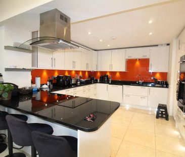 6 bedroom semi-detached house to rent - Photo 4