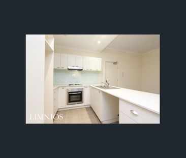 Modern & Versatile Apartment in Prime Inner-City Location - Photo 5