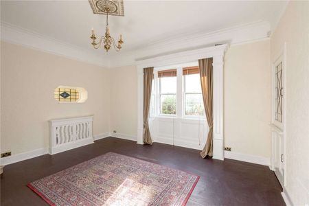 A beautiful three bedroom detached family home, available on an unfurnished basis, located in popular Craiglockhart area of Edinburgh - Photo 4