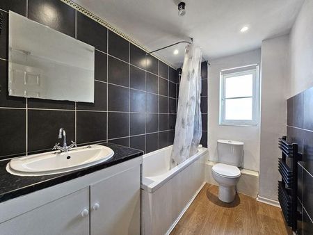 2 bedroom semi-detached house to rent - Photo 5