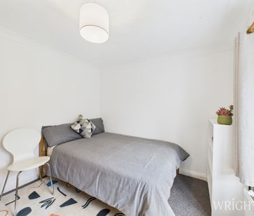 4 bedroom Mid Terraced House - Bishops Rise, Hatfield - Photo 6