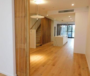 Executive living in Aquatic Paradise - Photo 6