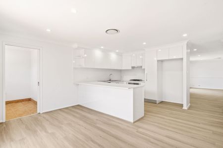 Beautifully Updated 4-Bedroom Family Home - Move-In Ready ! - Photo 4