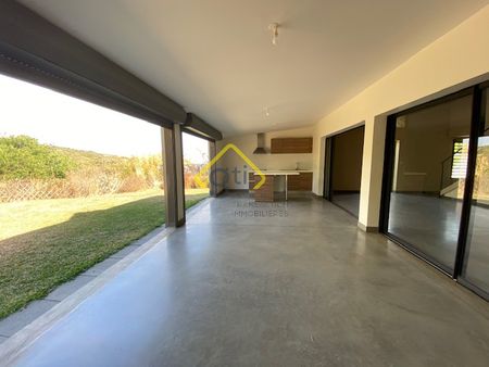 Location Maison 6 pièces 165m² LA MONTAGNE 97417 - Photo 4