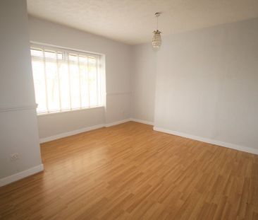 Gantock Crescent, 2 Bedroom Unfurnished Apartment, Cranhill – Avail... - Photo 4