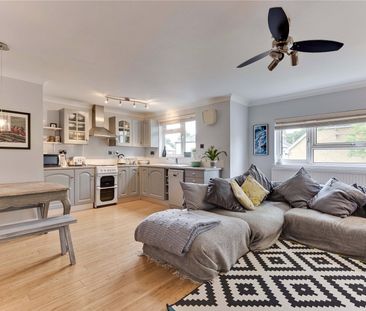 St. Marys Road, Weybridge, KT13 - Photo 4