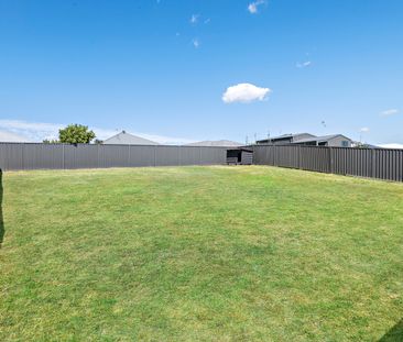 20 Hunterglen Drive, Bolwarra NSW 2320 - House For Rent | Domain - Photo 5