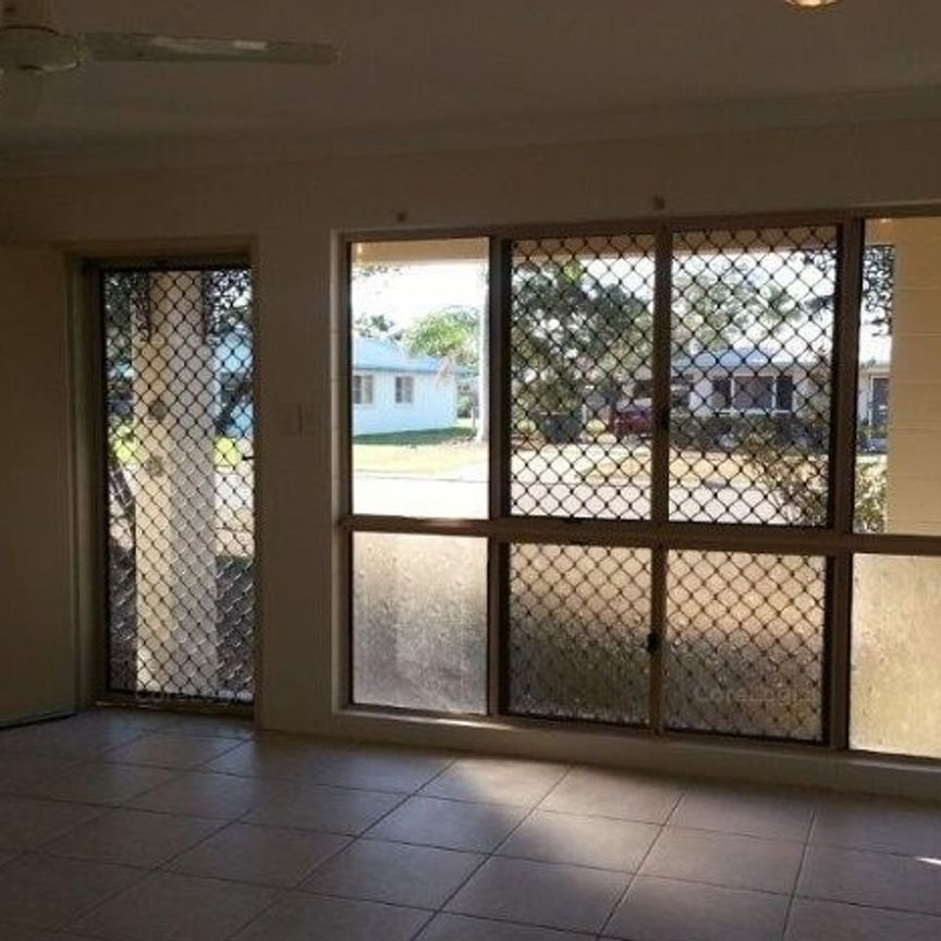 Affordable, Family-Friendly Living in a Quiet Cul-de-Sac - Photo 1