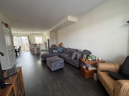 For Lease - 18 Hibiscus Lane, Hamilton, Ontario - Photo 4