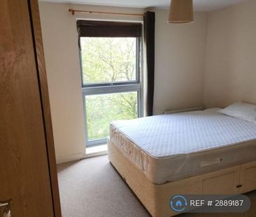 3 bedroom flat to rent - Photo 3