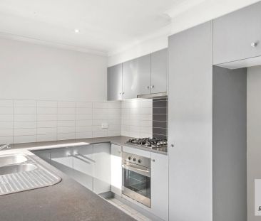 Spacious 4-Bedroom Family Home in Quiet Deer Park Court - Photo 1