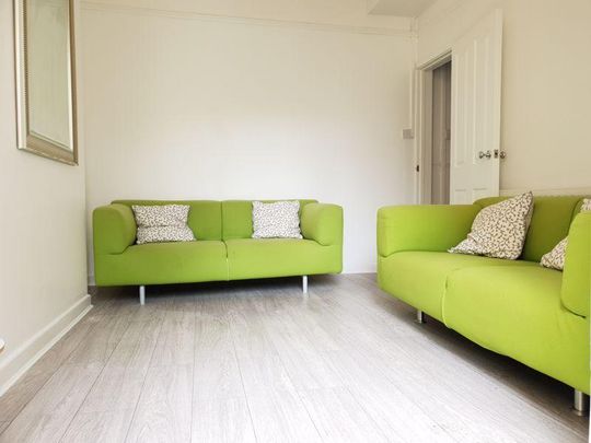 4 bedroom terraced house to rent - Photo 1