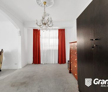 4 BEDROOM HOME IN A CONVENIENT LOCATION IN MILL PARK WITH FURNITURE ! - Photo 6