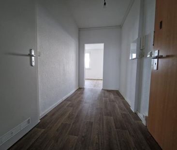 Großzügige Familienwohnung in Renovierung - ab März bezugsfertig ! - Foto 1