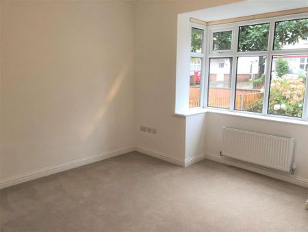 3 bedroom semi-detached house to rent - Photo 3