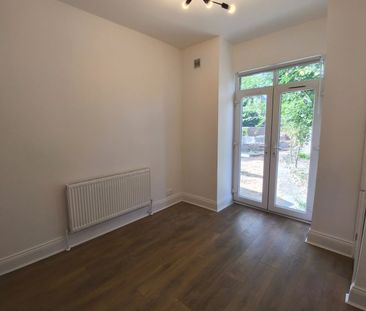 3 Bed Flat, Cassland Road, E9 - Photo 1