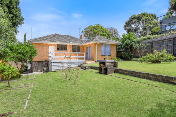 Newly Renovated Home in Sought After Pocket of Ashwood - 2 Living Spaces - Photo 1