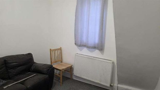 Hammond Road, Southall, UB2 - Photo 1