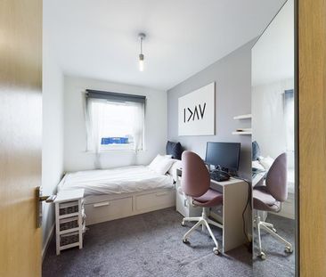 2 bedroom Flat To Let - Photo 4