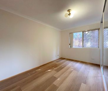 Spacious 3 Bedroom Unit with Tandem Lock up Garage - Photo 2