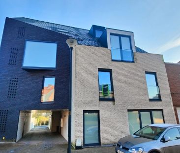 Recent tweeslaapkamer appartement met carport in centrum Beselare - Photo 1