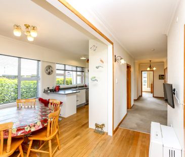 17 Sanders Avenue, Westown, New Plymouth - Photo 2