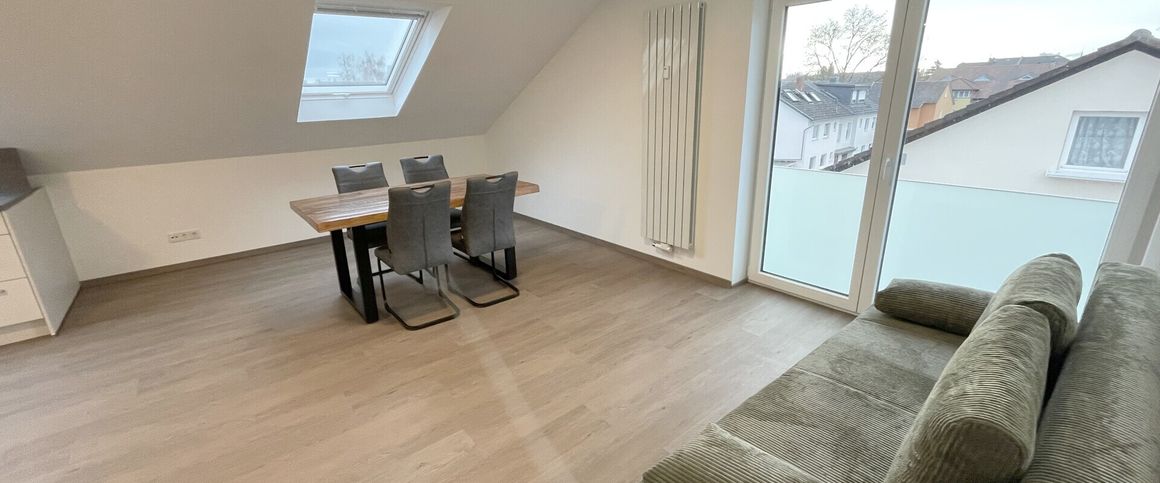 Bonn-Beuel: Schicke, möblierte Dachgeschosswohnung – sofort einziehen und wohlfühlen! - Photo 1