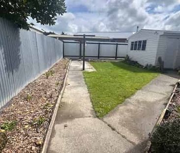 Feilding - 3 Bedrooms - Photo 3