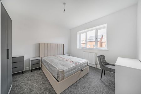 1 bedroom in a house share to rent - Photo 2