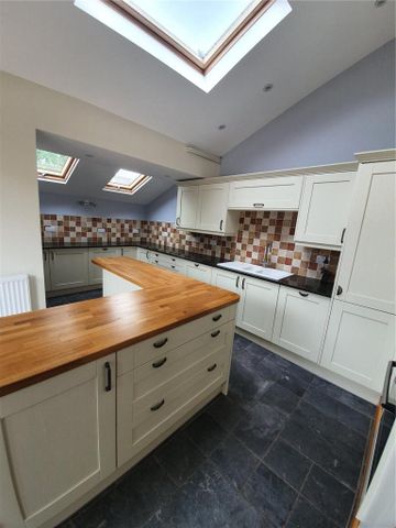 3 bedroom semi-detached house to rent - Photo 2