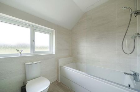 4 bedroom detached house to rent - Photo 5